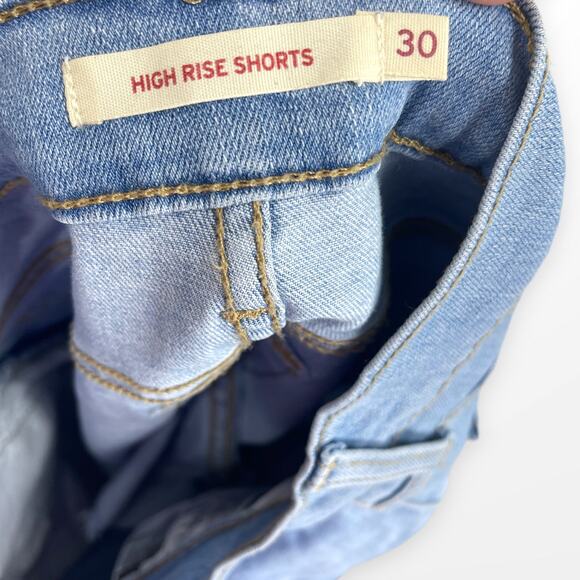 LEVI'S Light Wash High Rise Cut Off Denim Mom Shorts - Picture 6 of 8